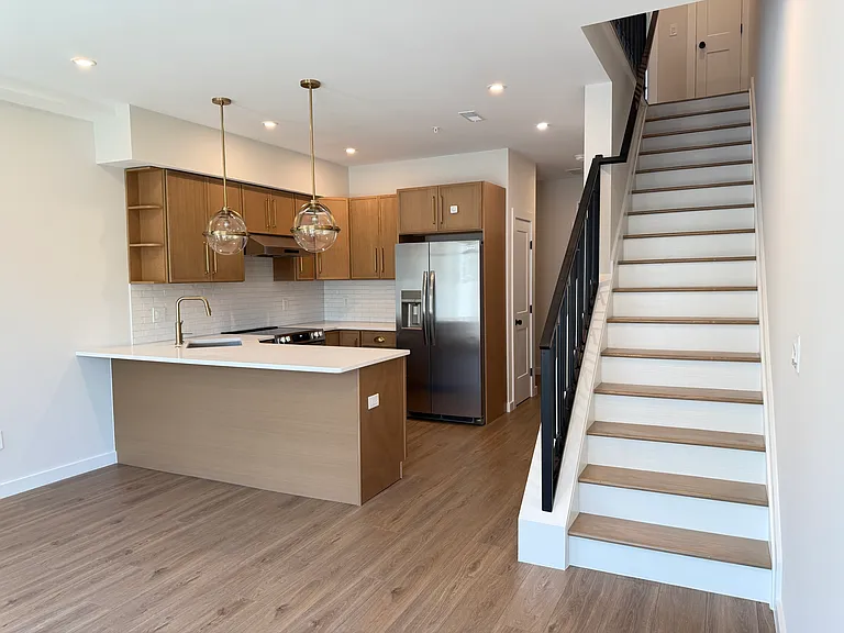 1513 W Stiles St #2 — Photo 1