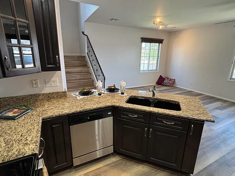 2125 E Huntington Dr — Photo 9