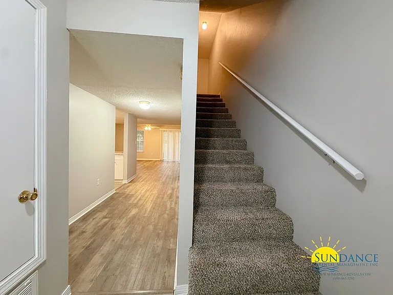 360 Schneider Dr #6 — Photo 2