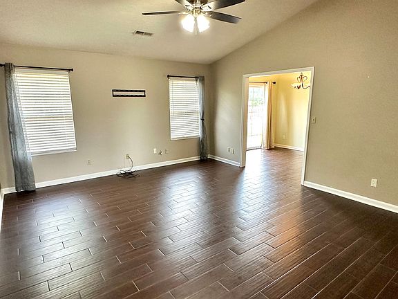 5th image of 36 Cedarwood Dr