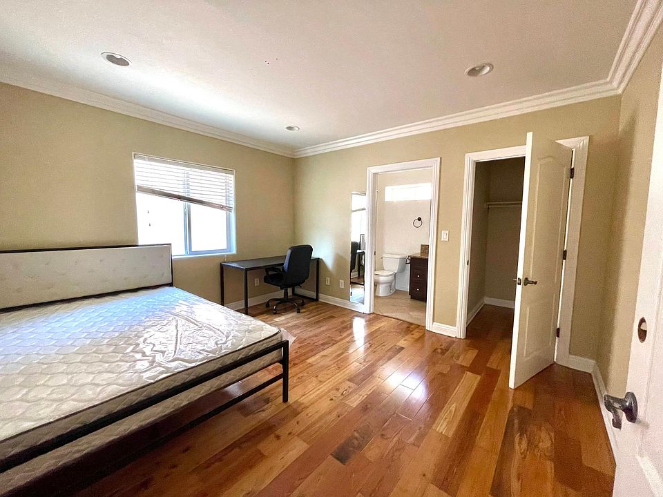 2nd image of 3111 1/2 Walton Ave #11