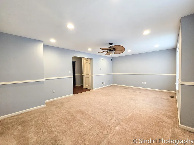 6419 Creekbend Dr — Photo 32