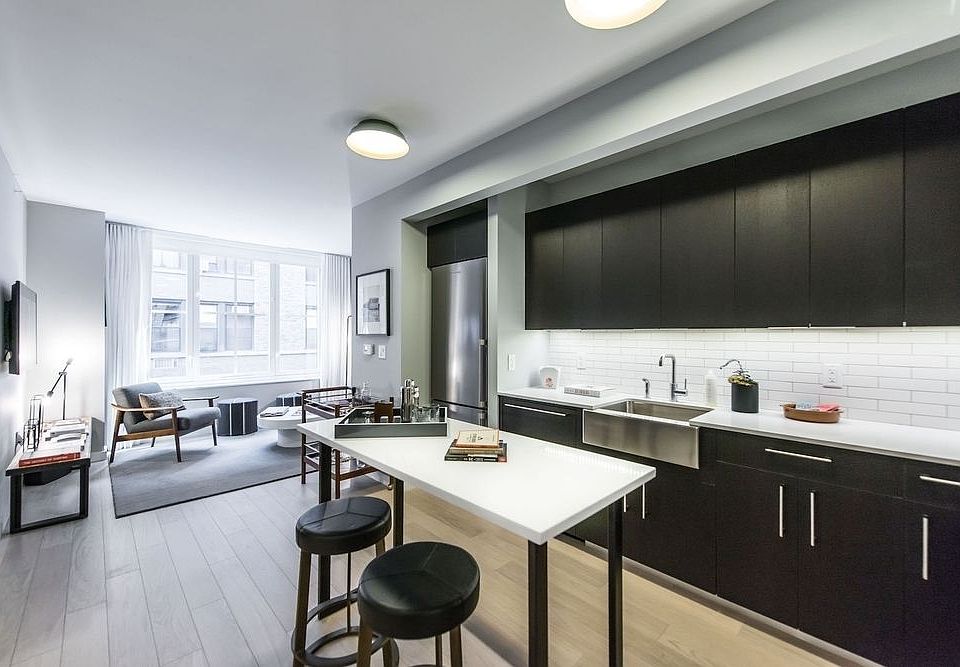 1st image of 535 W 43rd St APT S10e