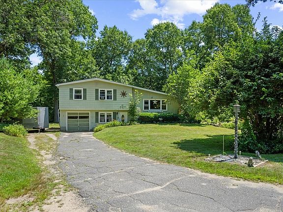 2nd image of 237 Boston Rd