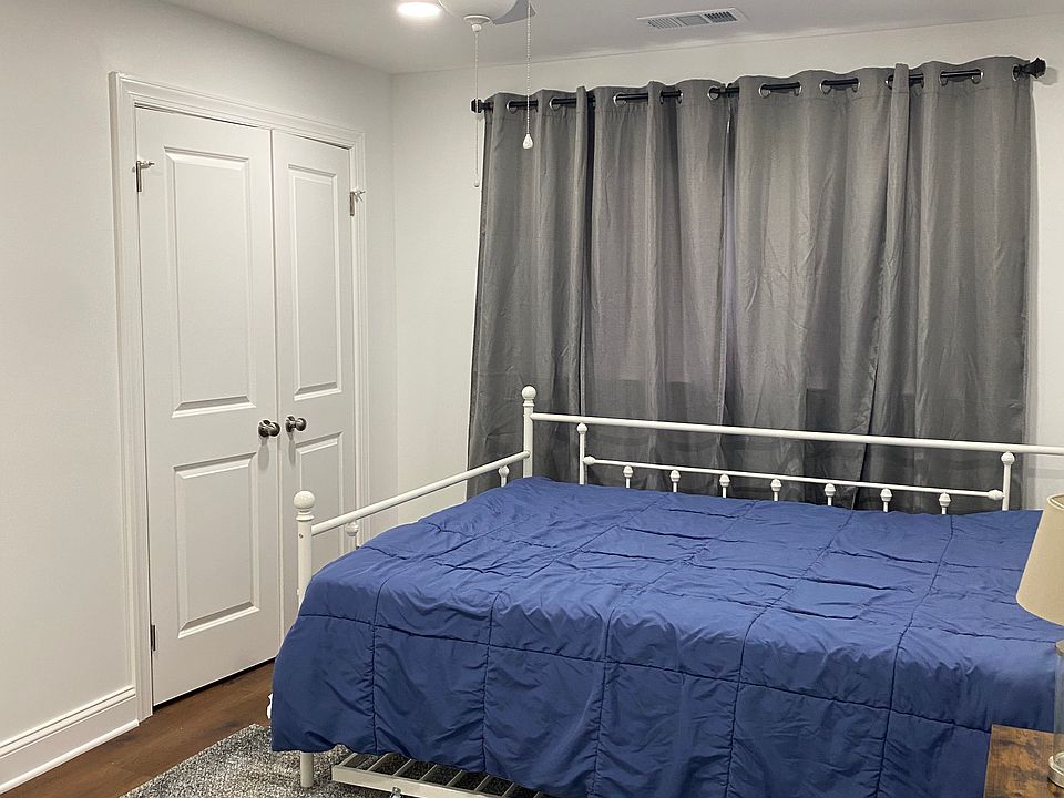 1st image of 2402 Parkers Ln