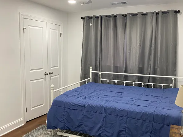 2402 Parkers Ln, Alexandria, VA 22306