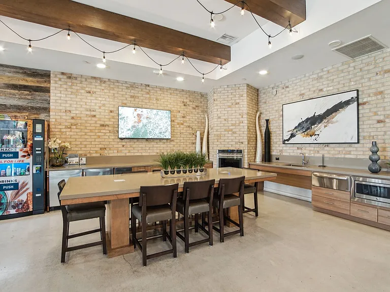 Palms Luxury Apartments — Photo 27
