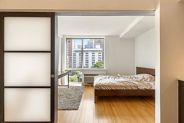 1st image of 505 W 47th St #6GN