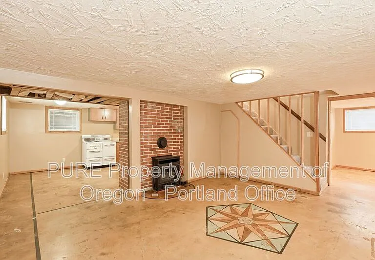 6320 NE Simpson St — Photo 1