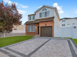 122 Clay Pit Rd, Staten Island, NY 10309