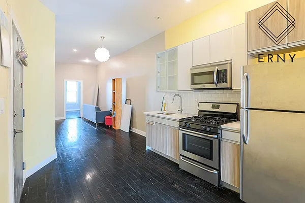 Rented by Pinn Realty | media 10