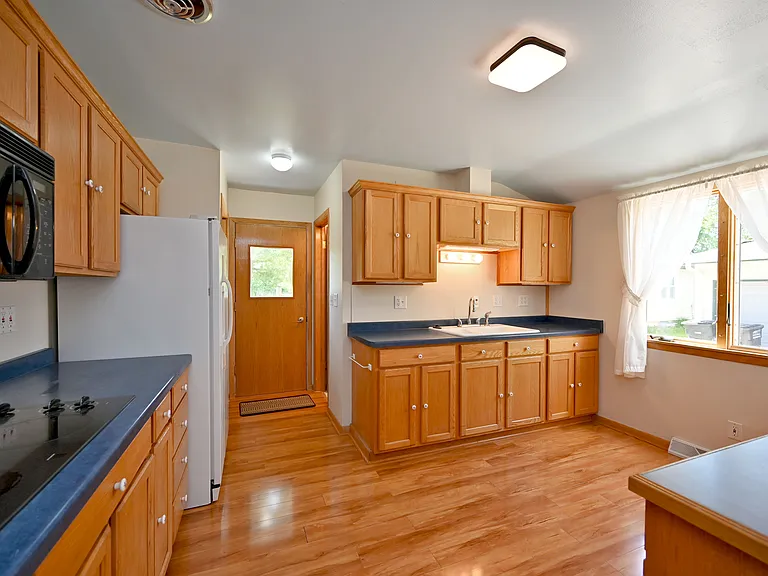 409 Linwood Ave — Photo 3