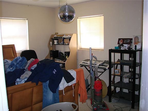 4th image of 220 6th Ct SW