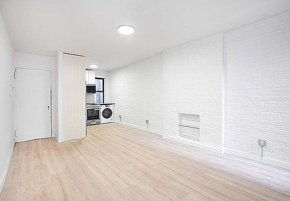 3rd image of 446 W 55th St #5W