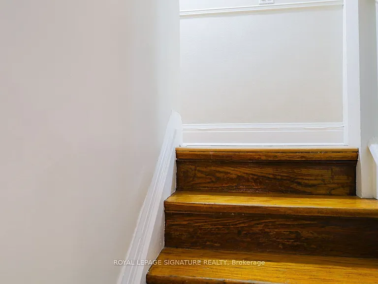 111 Northcliffe Blvd #ALL INCLUSIVE UPPER — Photo 15