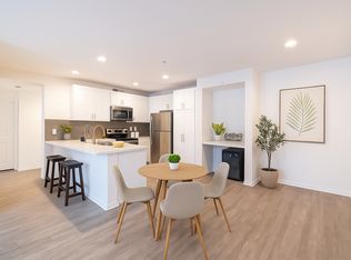 Cahuenga Place, Los Angeles, CA 90068