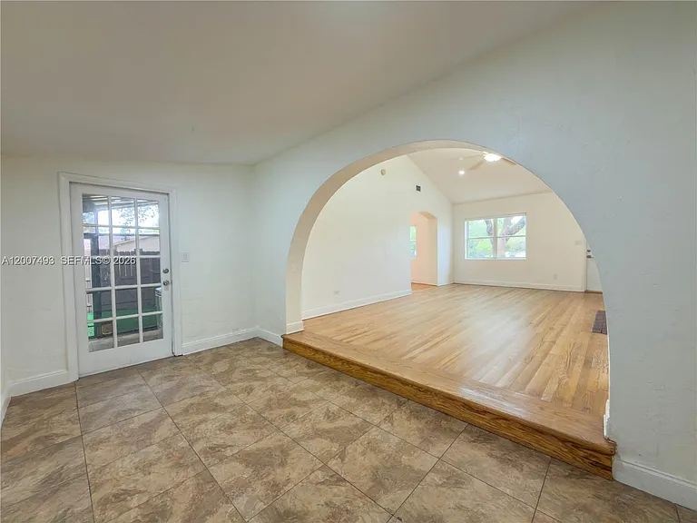 410 Pinecrest Dr — Photo 9