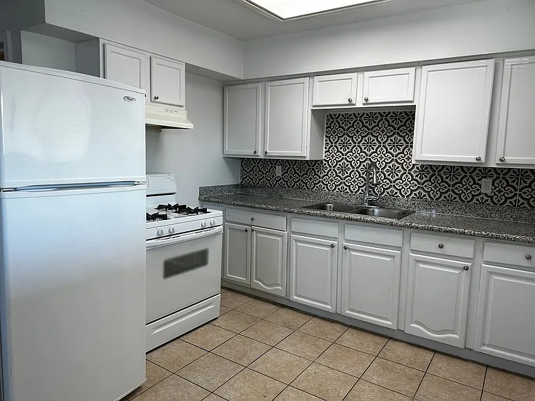 13913 N Palm St #11 — Photo 3