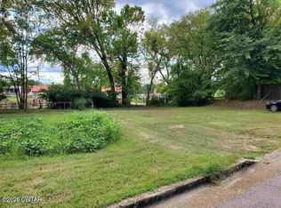 219 1st St, Jackson, TN 38301