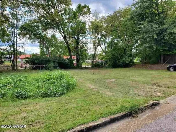 219 1st St, Jackson, TN 38301