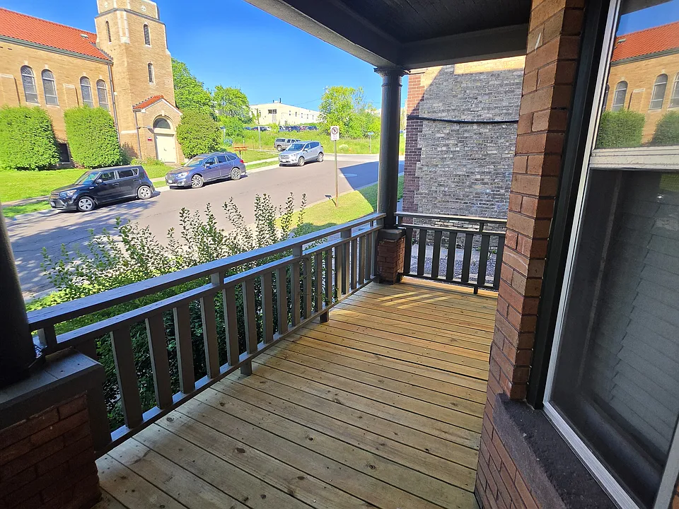 122 N 7th Ave E #1