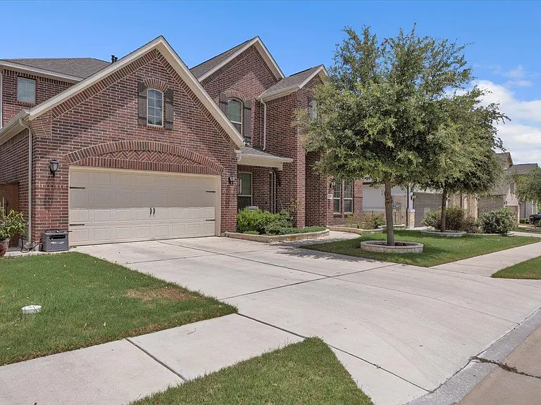2517 Cappelle Way — Photo 3