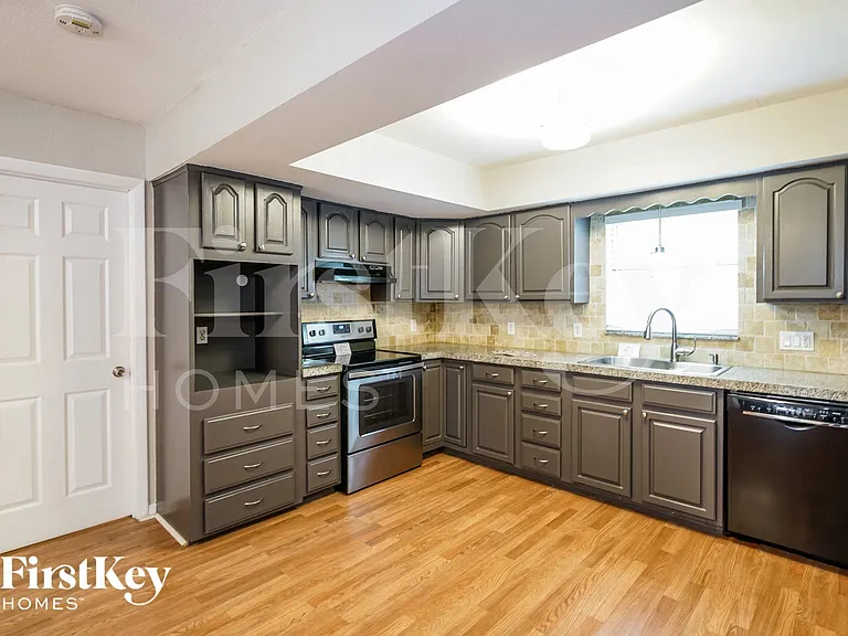 4525 Debbie Ln — Photo 4