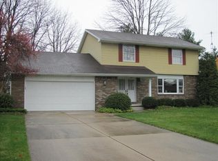 735 Village Pkwy, Waterville, OH 43566