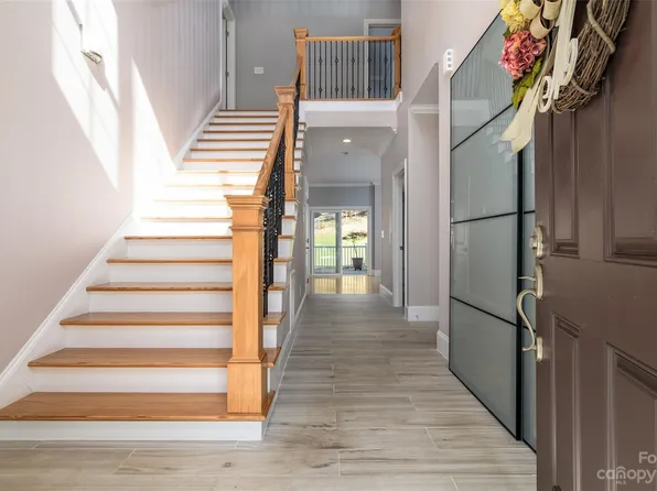 9051 Spanish Wells Ct, Tega Cay, SC 29708