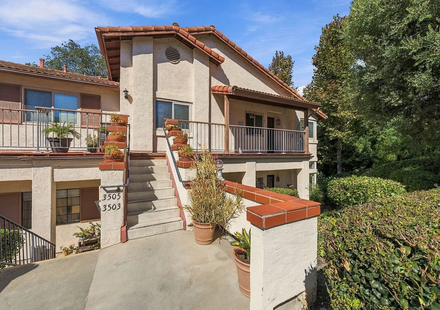 Beautifully Update End Unit Condo in Serene Community — Photo 1