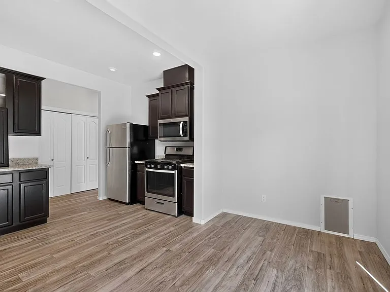1504 Gulfstream Dr SE — Photo 8