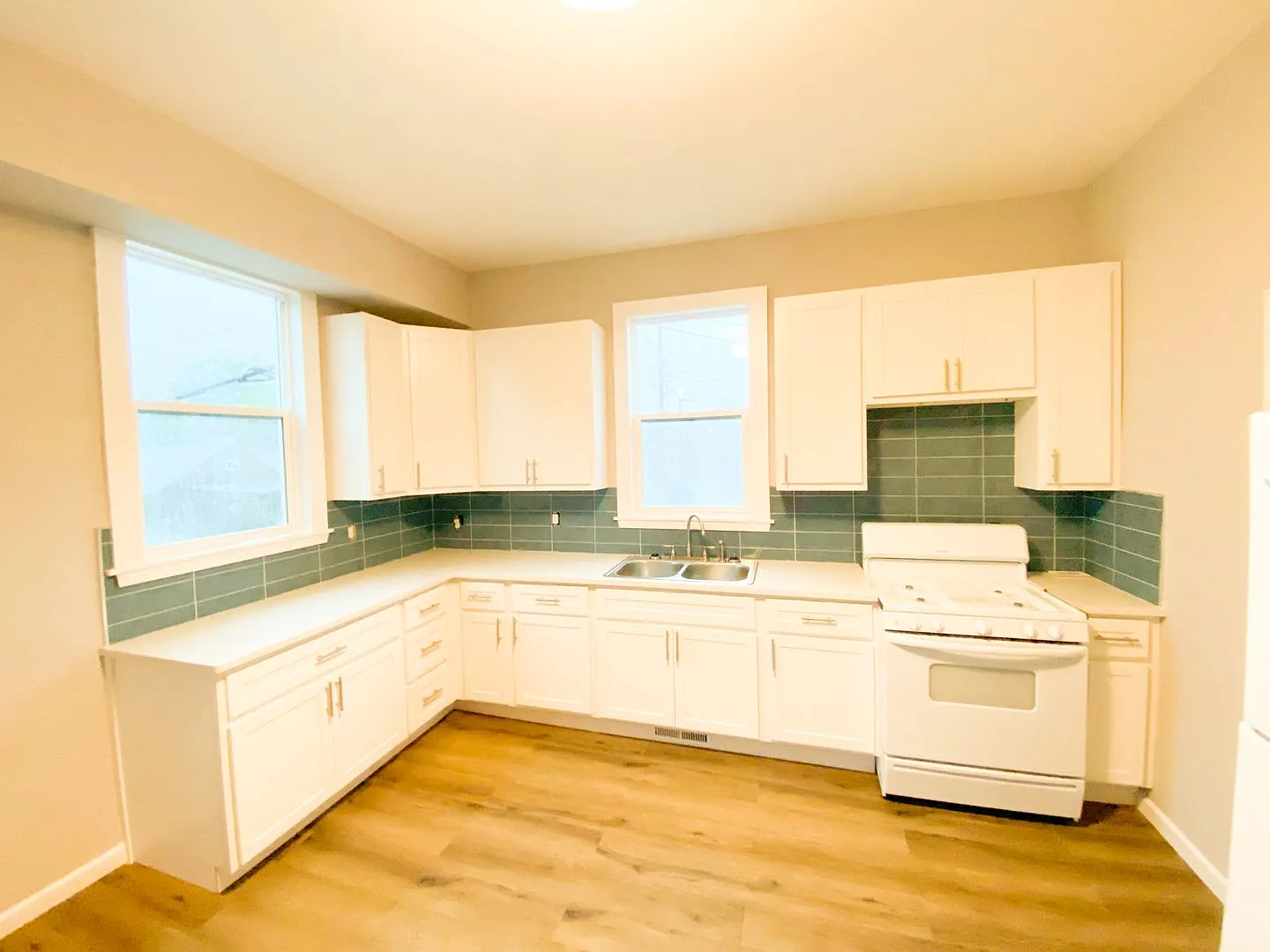 3 Bed 1bath. Complete Remodel!! — Photo 3