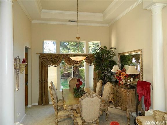 5th image of 1012 Killarney St