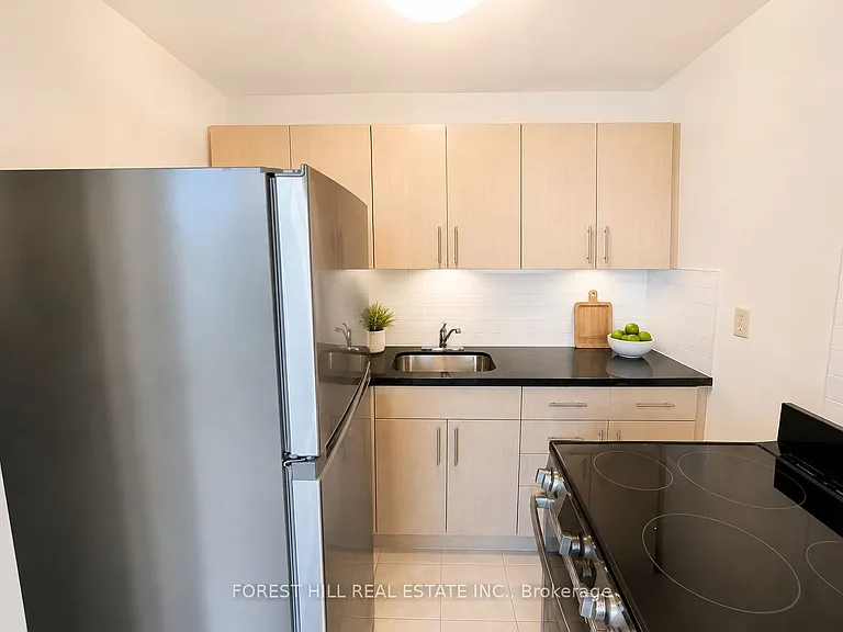 165 Barrington Ave #301 — Photo 3