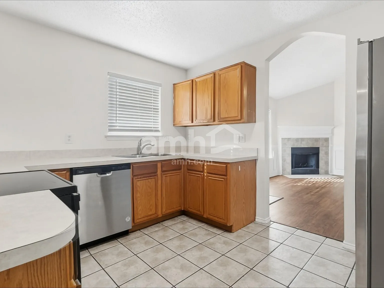 4 bed, 3.0 bath, 1904 sqft, $2,245 — Photo 3