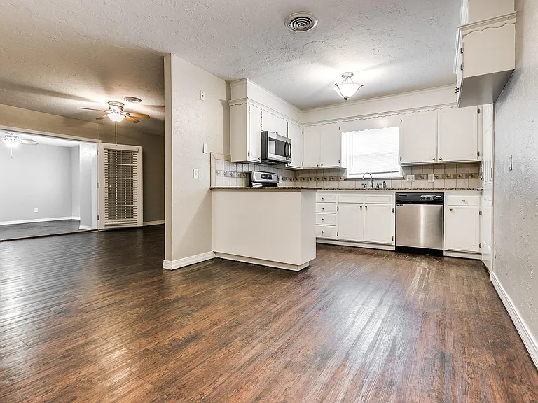 316 Rosewood Dr — Photo 8