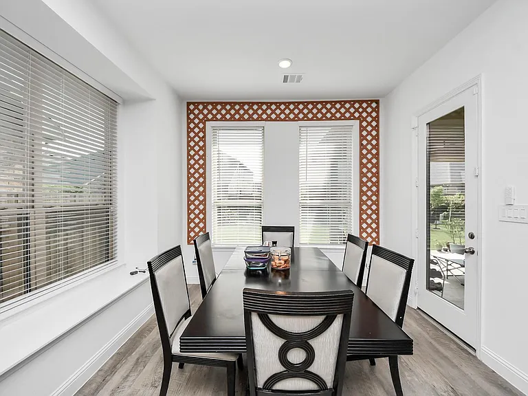 606 Round Lake Dr — Photo 13