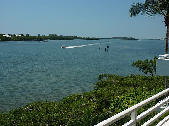 3rd image of 8041 Bay Pointe Dr