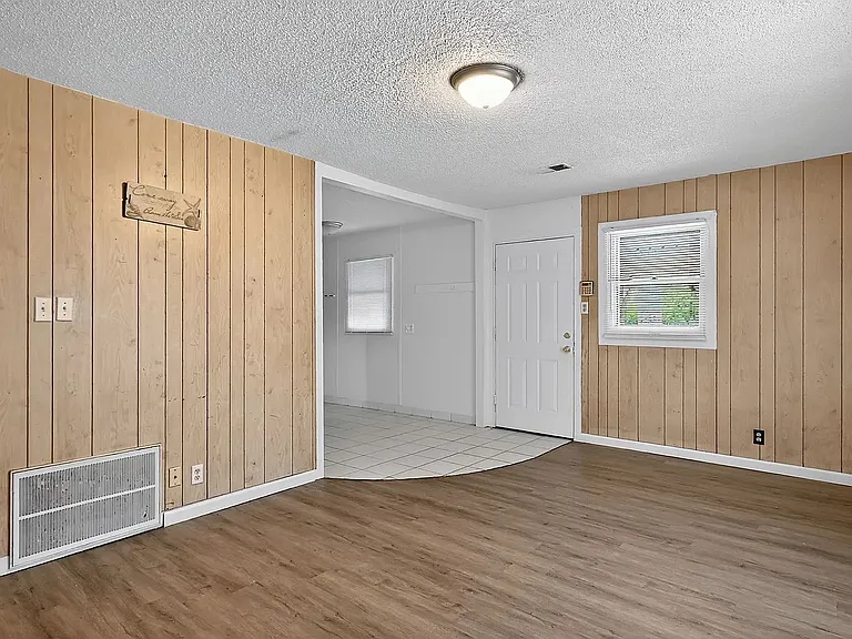 1274 W Green St — Photo 5