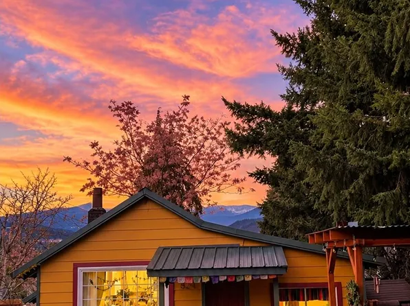 824 Cascade Ave, Hood River, OR 97031