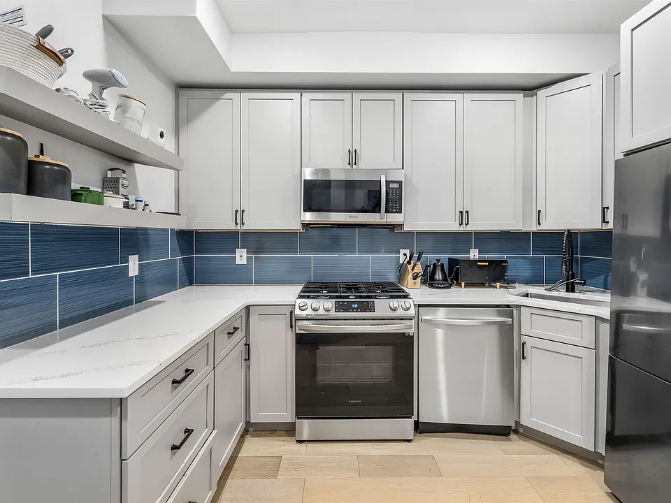 621 Willow Ave #4R