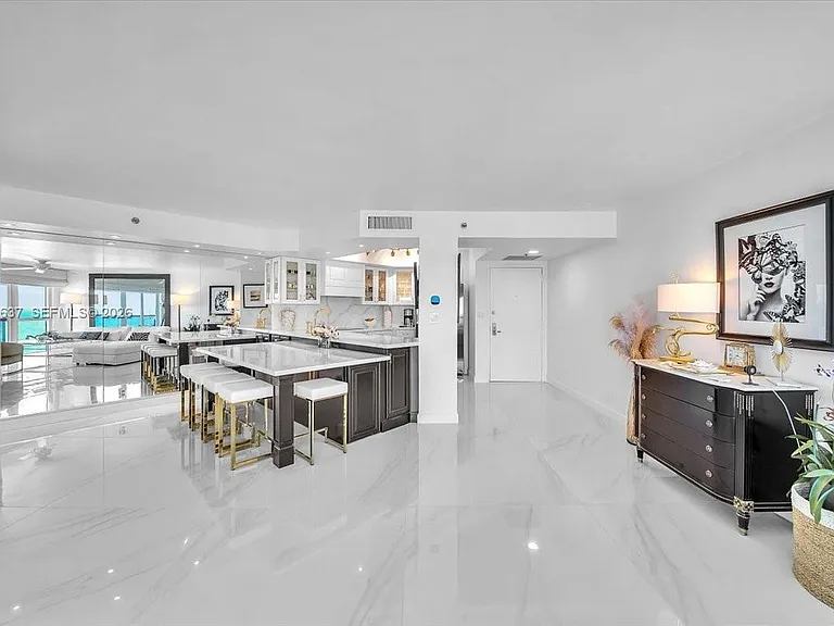 6767 Collins Ave #1110 — Photo 9