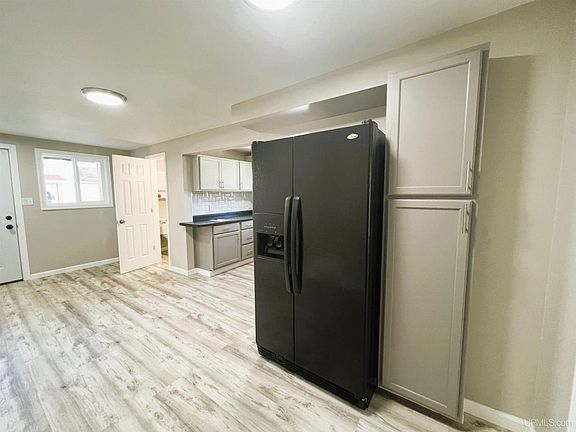 5th image of 9 N Milwaukee Avenue Ct