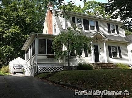 32 Colonial Road
