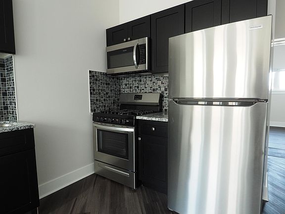 3rd image of 4365 N Elston Ave #1R