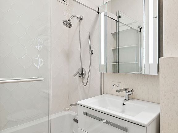 5th image of 54 W 74th St APT 503