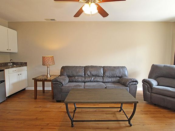 3rd image of 1406 Bradley Dr