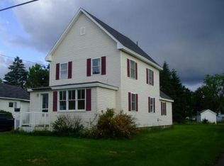 16 Pleasant St, Presque Isle, ME 04769