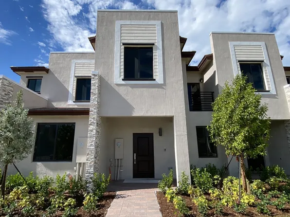 858 NE 211th St N, Miami, FL 33179