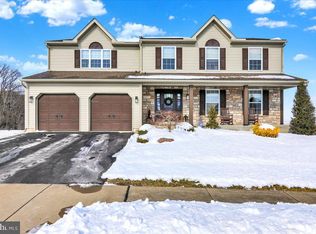 416 Longview Dr, Sinking Spring, PA 19608